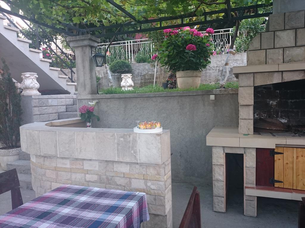 Apartments Sandra Tivat Exterior photo